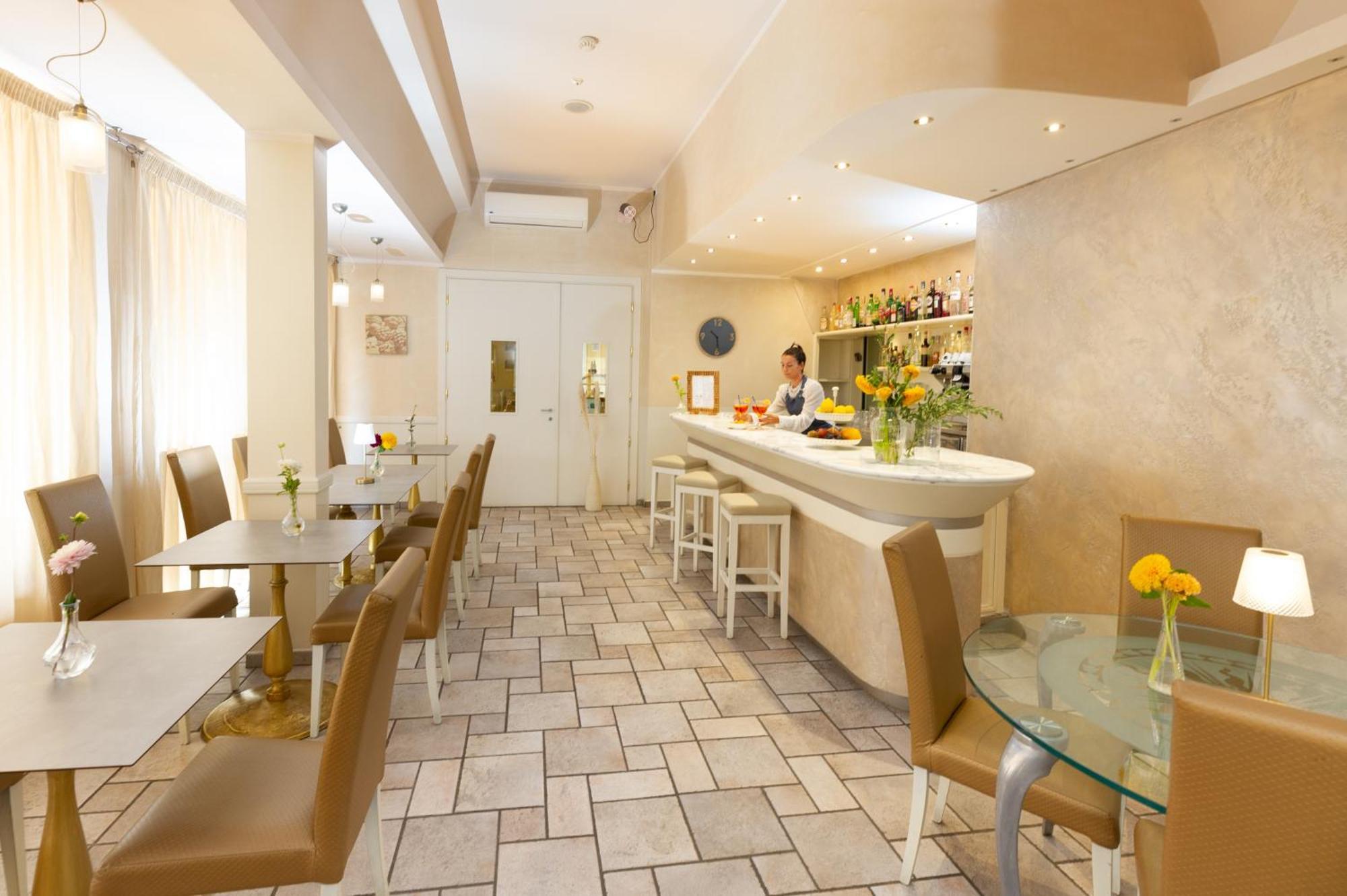 Hotel Nuova Sabrina มารินา ดิ เปียตราซันตา ภายนอก รูปภาพ