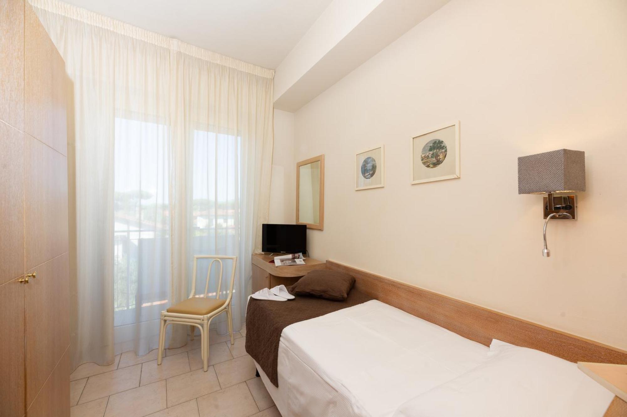 Hotel Nuova Sabrina มารินา ดิ เปียตราซันตา ภายนอก รูปภาพ