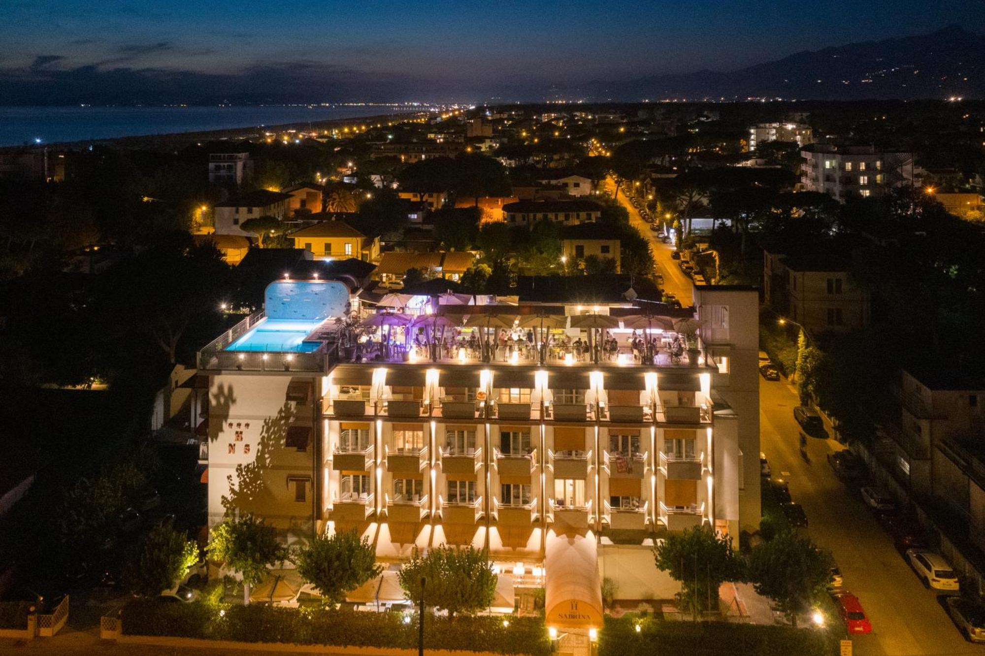 Hotel Nuova Sabrina มารินา ดิ เปียตราซันตา ภายนอก รูปภาพ