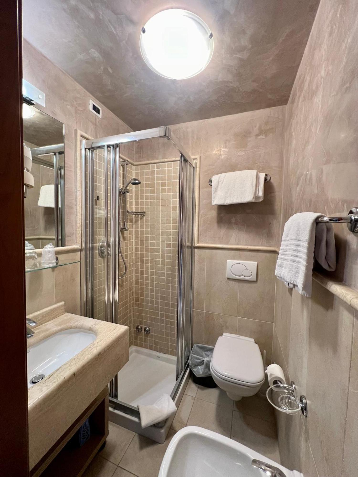Hotel Nuova Sabrina มารินา ดิ เปียตราซันตา ภายนอก รูปภาพ