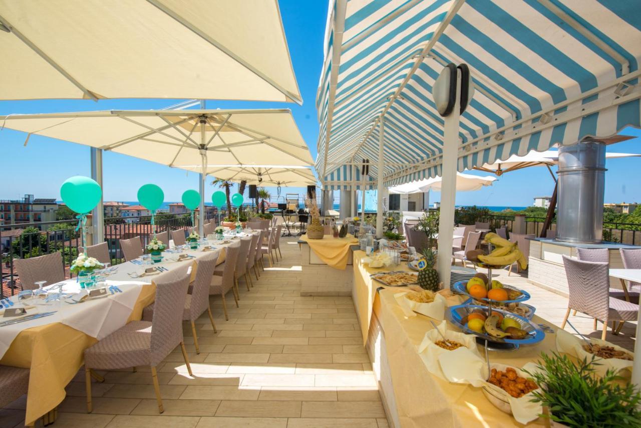 Hotel Nuova Sabrina มารินา ดิ เปียตราซันตา ภายนอก รูปภาพ